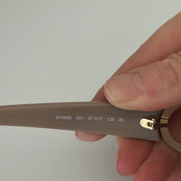 Ferragamo oversized black women’s sunglasses, NWOT - Picture 3 of 5